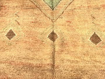Detail of Beige Vintage Moroccan Rug with Green Center Diamond, 290 × 146 cm.
