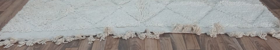 Fringe and edge detail of Cream Vintage Beni Ourain Rug with Subtle Diamonds, 270 × 190 cm.