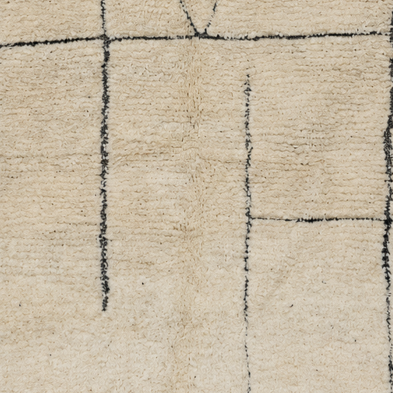 Detail of Cream Vintage Beni Ourain Rug with Grid and Center Diamond, 260 × 160 cm.