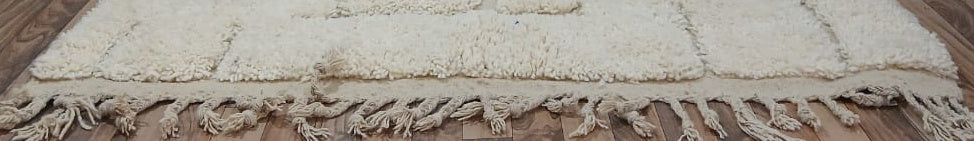 Fringe and edge detail of Cream and Taupe Vintage Beni Ourain Rug with Fine Grid, 245 × 157 cm.