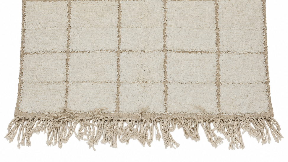 Fringe and edge detail of Cream and Taupe Vintage Beni Ourain Rug with Diamonds and Grid, 254 × 150 cm.
