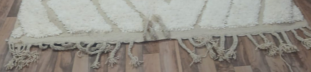 Fringe and edge detail of Cream and Taupe Vintage Beni Ourain Rug with Diamonds and Zigzags, 237 × 150 cm.