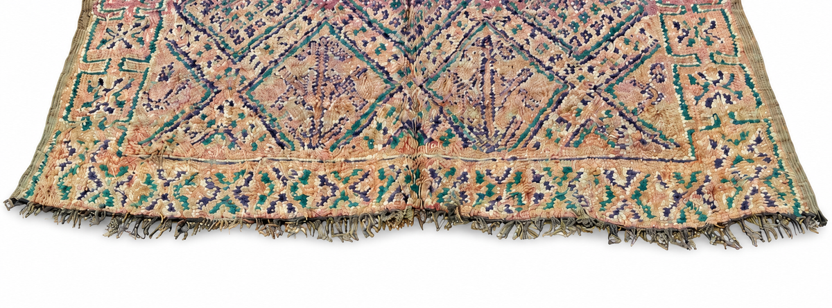 Edge detail of Pastel Vintage Moroccan Rug with Large Diamonds, 370 × 210 cm.