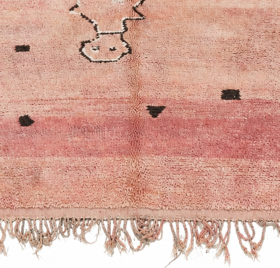 Fringe and edge detail of Peach Pink Vintage Moroccan Rug with Freeform Symbols, 312 × 165 cm.