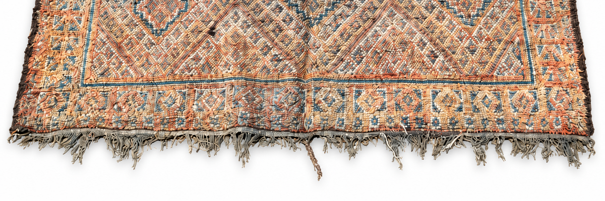 Edge detail of Gray and Beige Vintage Moroccan Rug with Geometric Pattern, 267 × 200 cm.