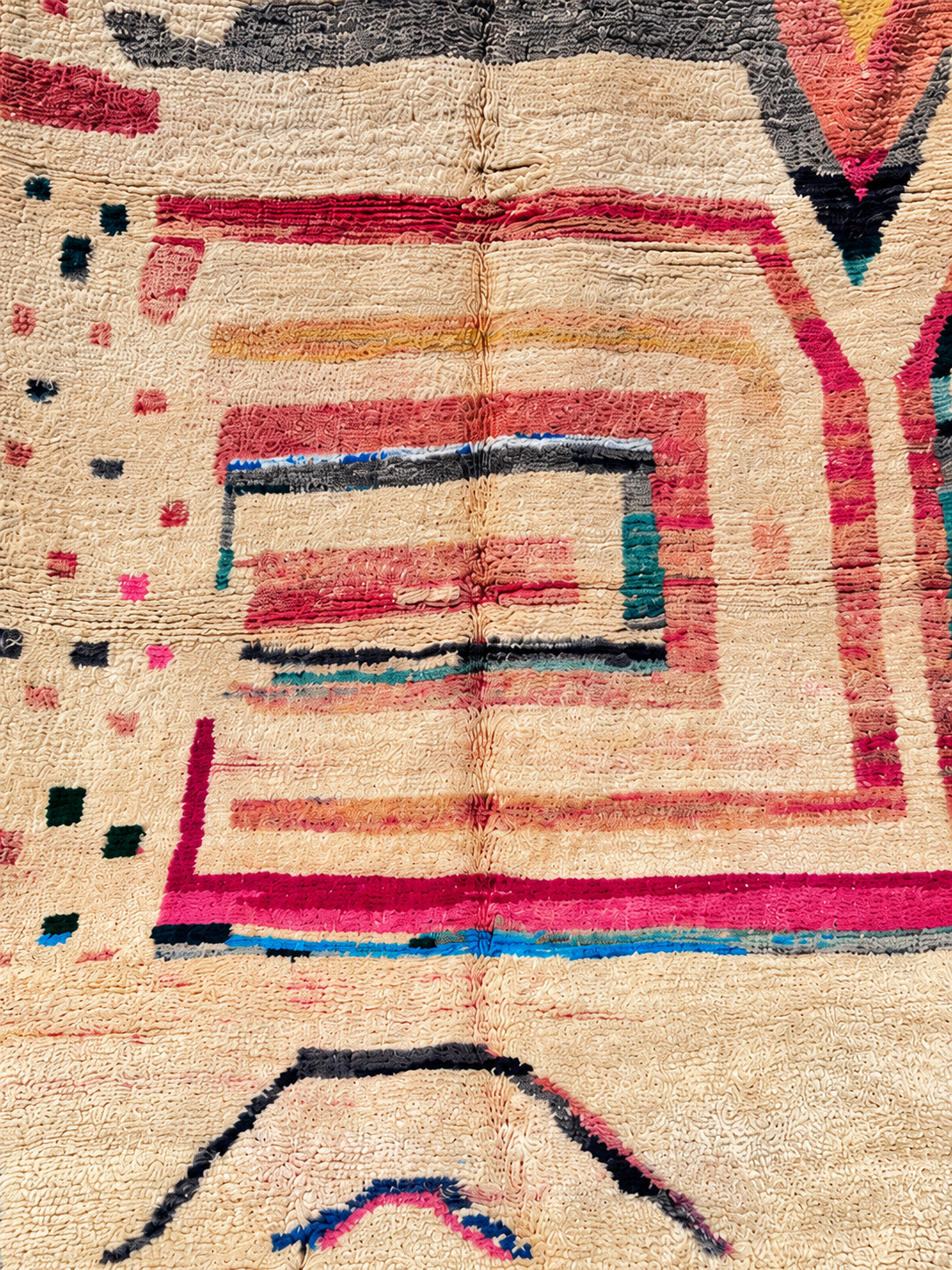 Detail of Cream Vintage Moroccan Rug with Abstract Lines, 350 × 250 cm.